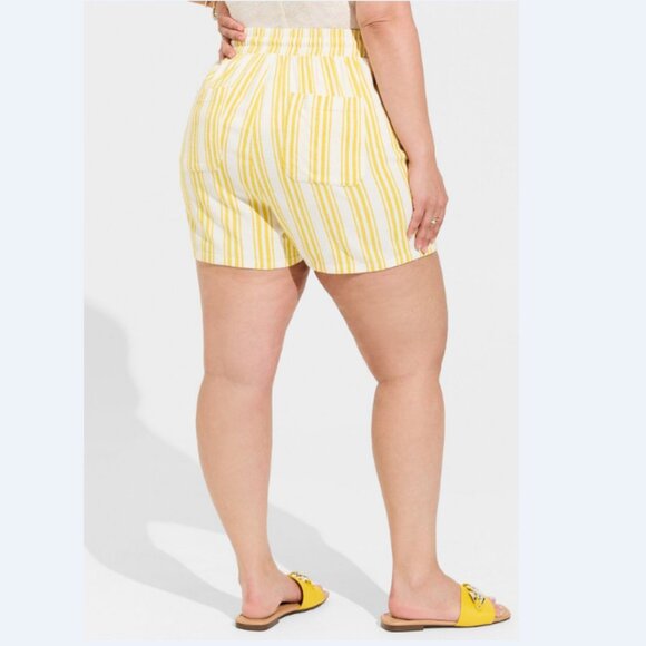 Torrid 5 Inch Pull-On Stretch Linen Mid-Rise Short - Pristine Stripe - Medium - Picture 3 of 7